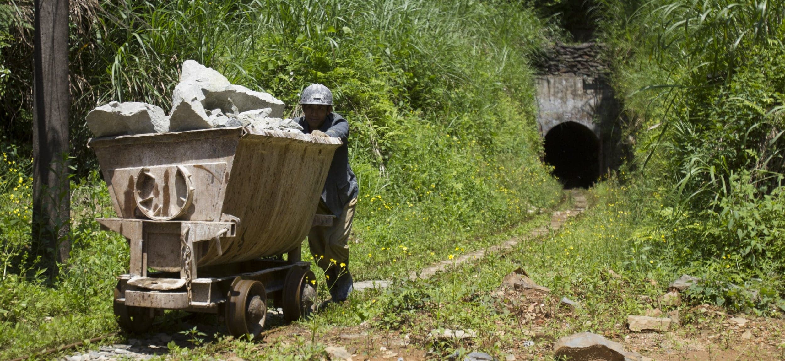 Worker removing porcelain stone from the Sanbao mine (May 2012)